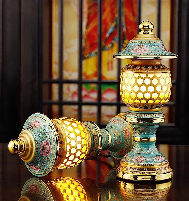 The enamel lotus led is plugged in to make money for ever-burning lamp of the god of wealth, ever-burning lamp