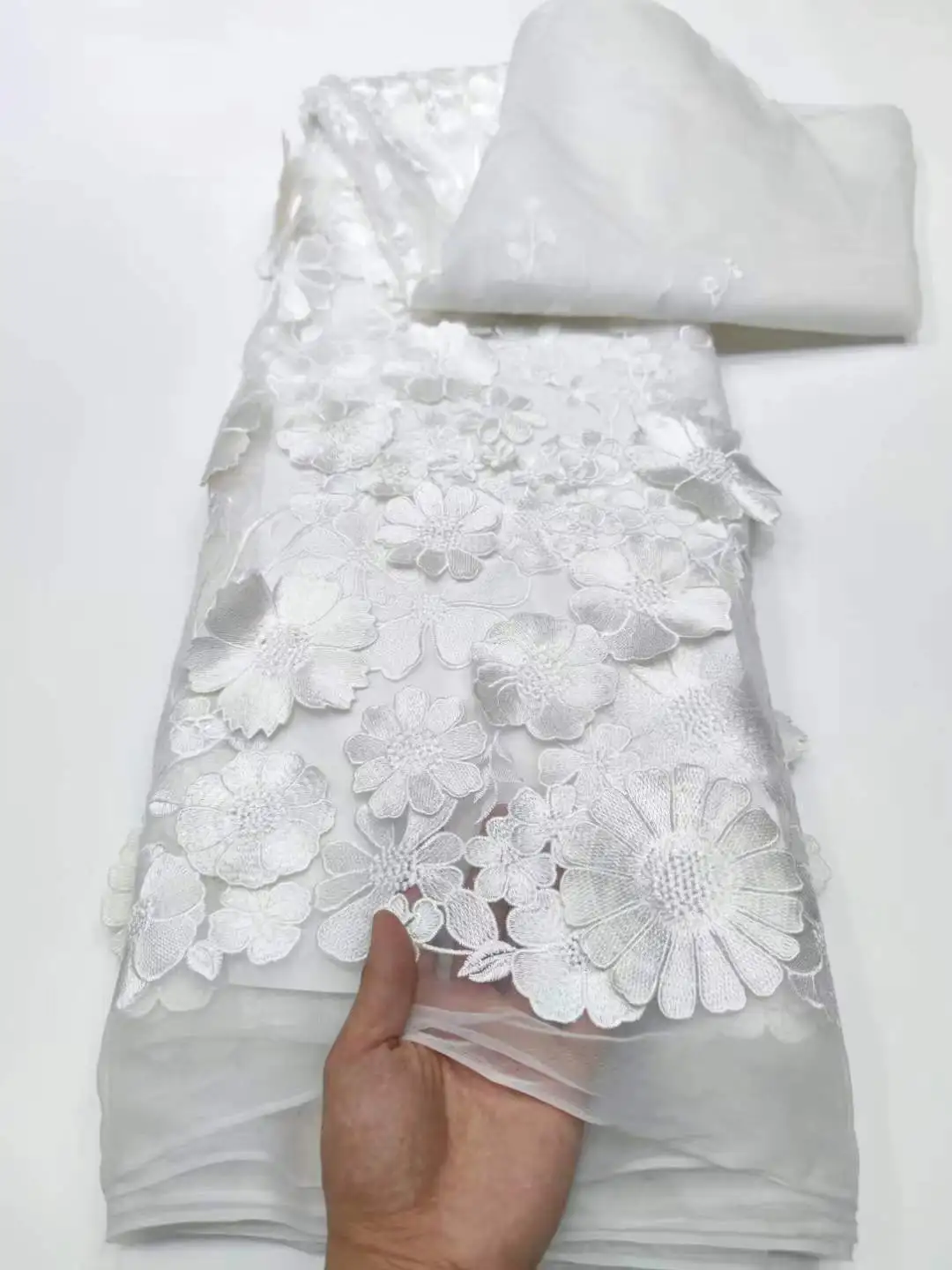 High-End Embroidered Fabric 3D Appliqué Embroidery Lace Fabric Women\'s Dress Fashion Wedding Dress Material