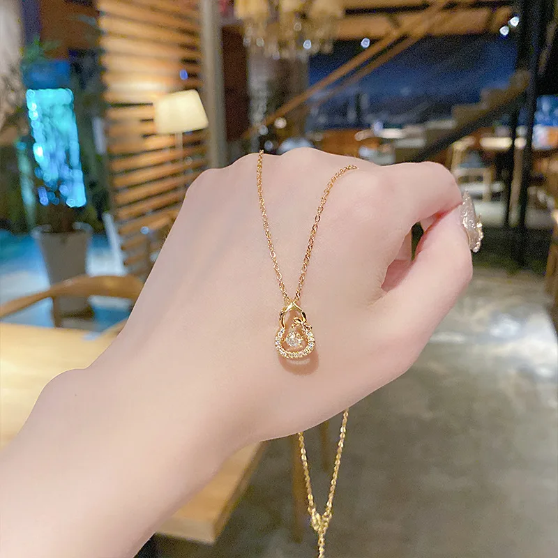 Women's Fashion Gold-Plated Lucky Gourd Necklace Dainty Choker Chain with Beating Heart Design Minimalist Stainless Steel Jewelr