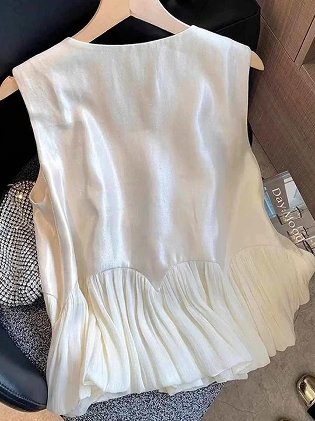 French Style Satin Vest Women's Summer Outdoor Wear 2026 New Elegant Sleeveless Top Patchwork Hemline Breathable Casual Shirt
