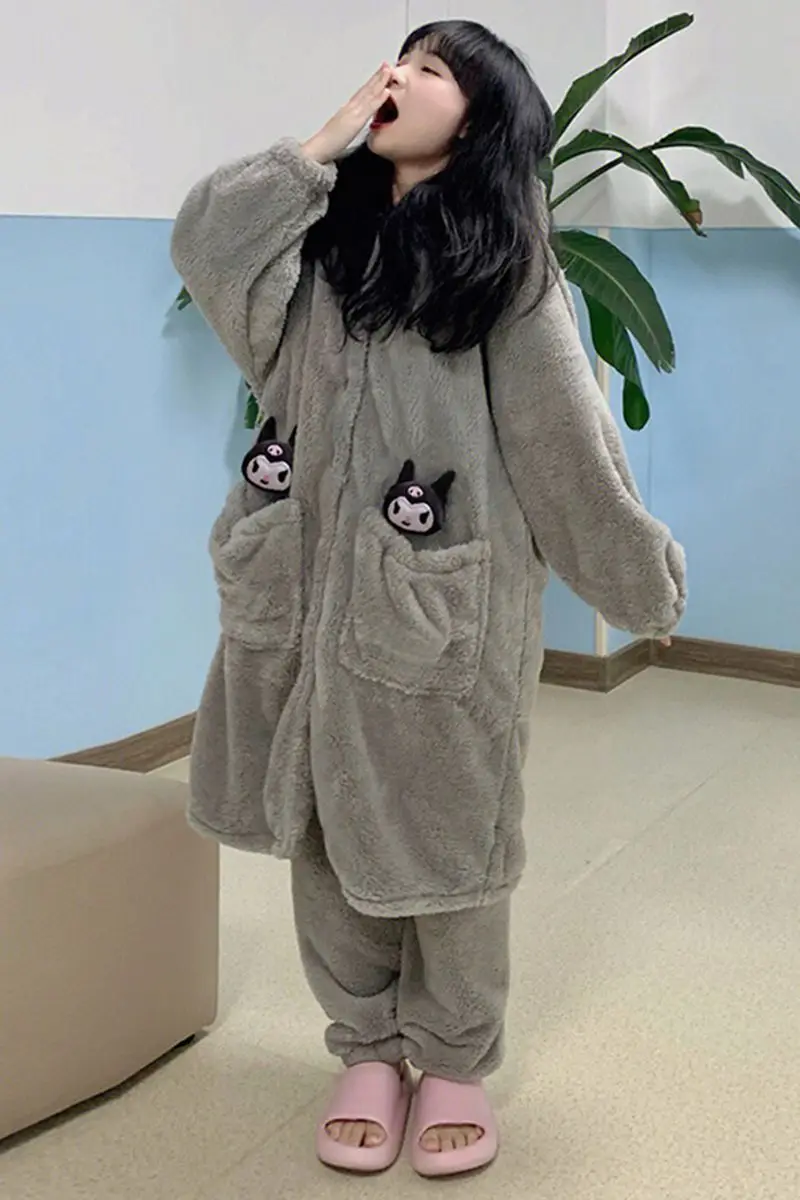 

Sanrio коралловый бархатный спальный халат Kuromi новый стильный костюм удобная универсальная модная домашняя одежда средней длины осень и зима