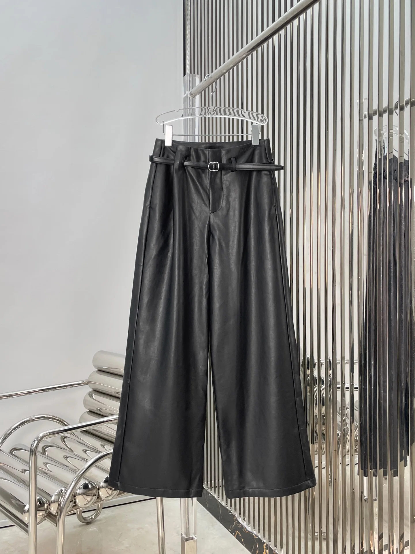 

Cool mat High Waist Loose Straight Leg PU Leather Pants Women's Faionable Modern Belted Wide Leg Trousers