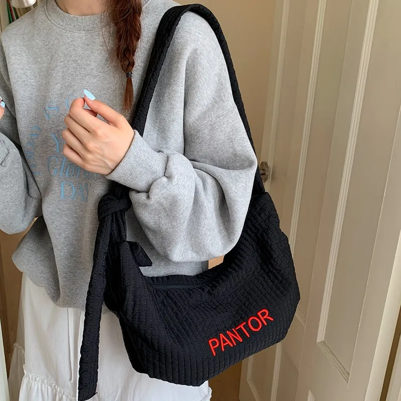 

New Retro Dumpling Bag Women's Large Capacity Shoulder Messenger Bag Versatile Commuter Casual