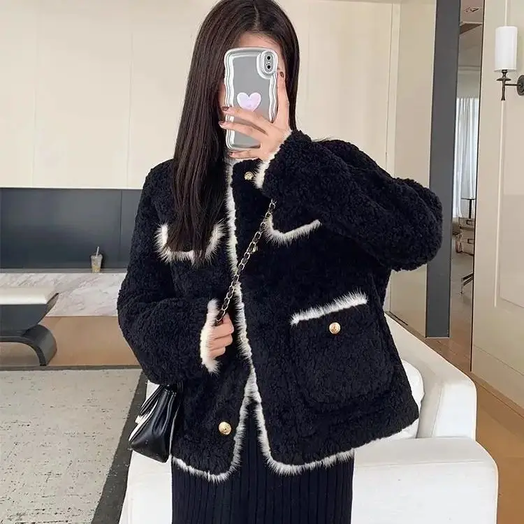 

Lamb Wool Coat Stitching Button Design Winter Women'S 2023 New Small French High-Grade Padded Plush Top