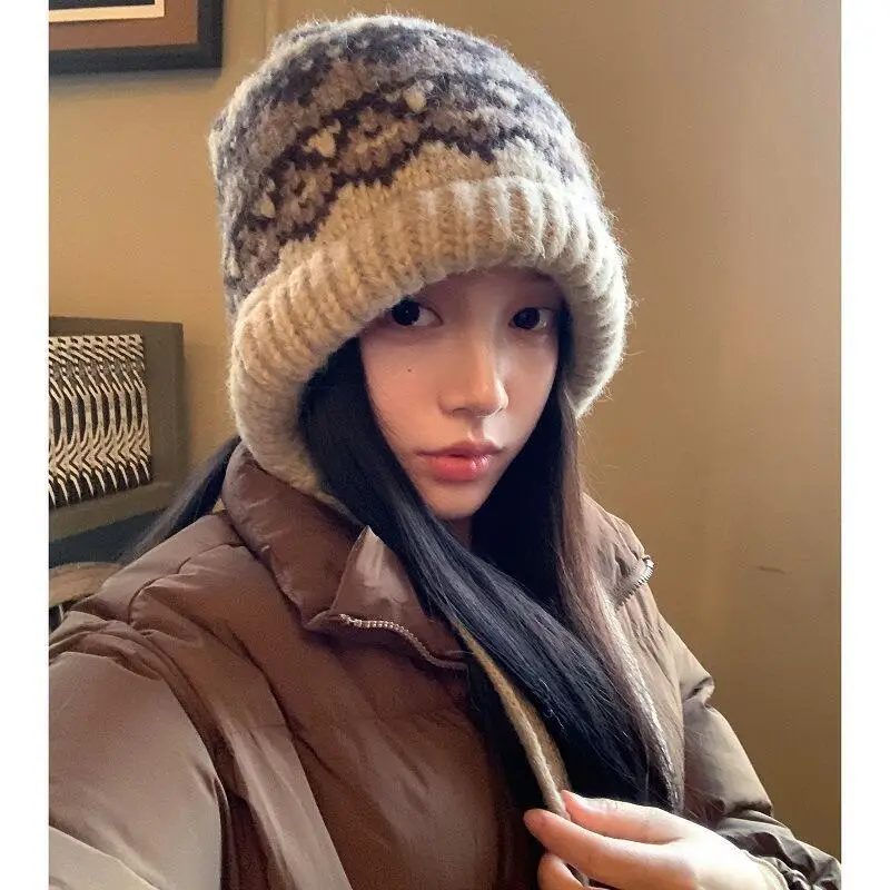 جديد فتاة الشتاء قبعة لطيف الطباعة تنوعا موضة حسن المظهر الدفء الحياكة الصوف متماسكة قبعة امرأة غطاء الأذن بالجملة