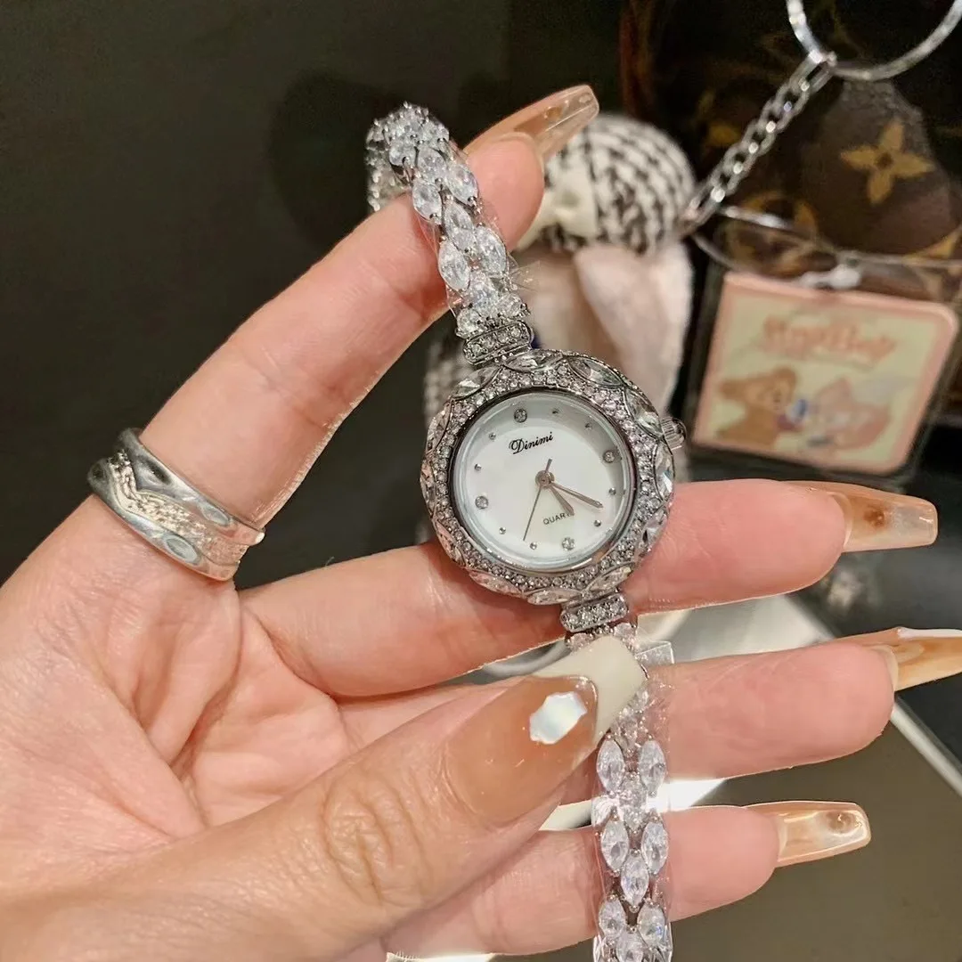 ساعة سوار نسائية رائعة وأنيقة على الطراز الكوري، ساعة نسائية جديدة فاخرة ذات قيمة عالية، مناسبة للنساء.