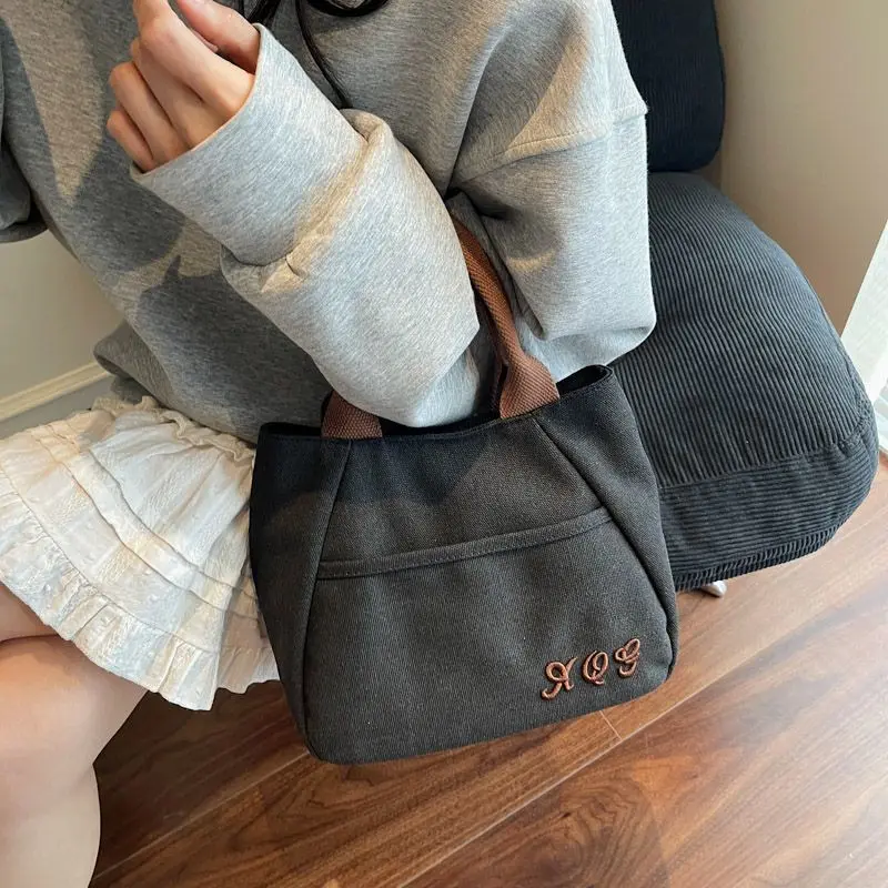 Retro-Canvas-Einkaufstasche zum Pendeln zur Arbeit. Kleine lässige Canvas-Tasche für Damen. Handgehaltene Tragetasche. – Detail 16