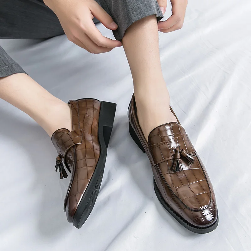 Men New trend Fashion loafer Shoes  Casual Fashion Versatile Tassel Leather Business Dress party Comfortable walking shoes