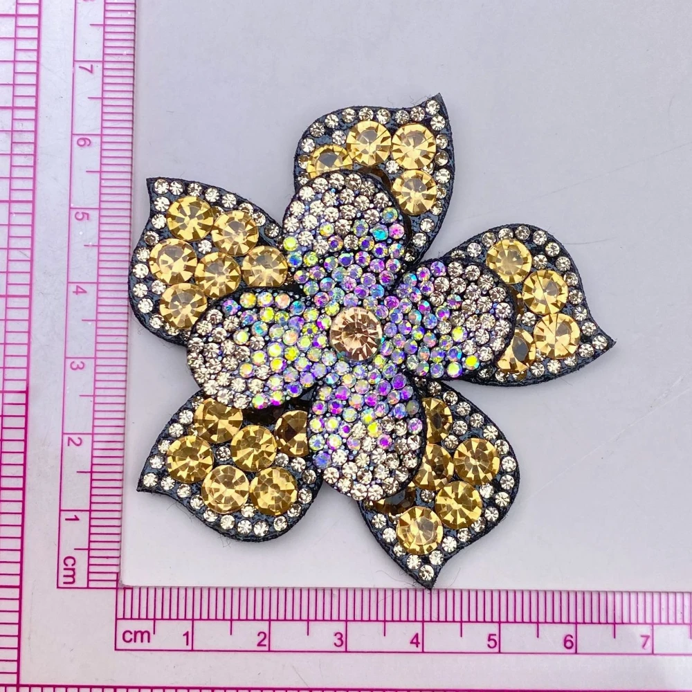 Rhinestone Flower Brooches for Women Decorative Buckle Crystal Applique Fabrics Accessories Wedding Party Decoration Corsage