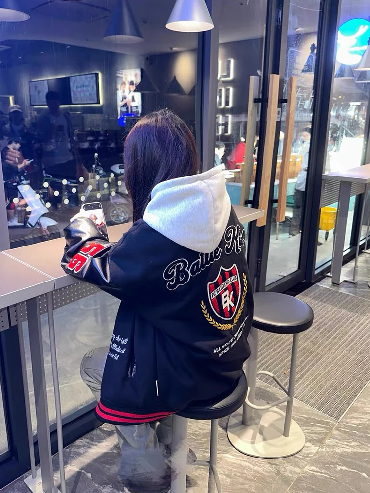 

Бейсбольные куртки из нейлонового сатина для женщин: зимние, с бархатными бахромами, для рыбалки и кемпинга, свободного кроя, с погонами, динамичные, флисоподобные, глянцевые, блестящие, женские