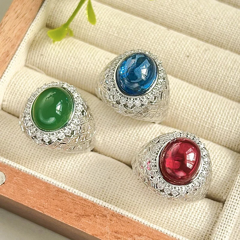 

New jewelry: corundum green chalcedony plain gold vintage ring with a main stone of 10*12