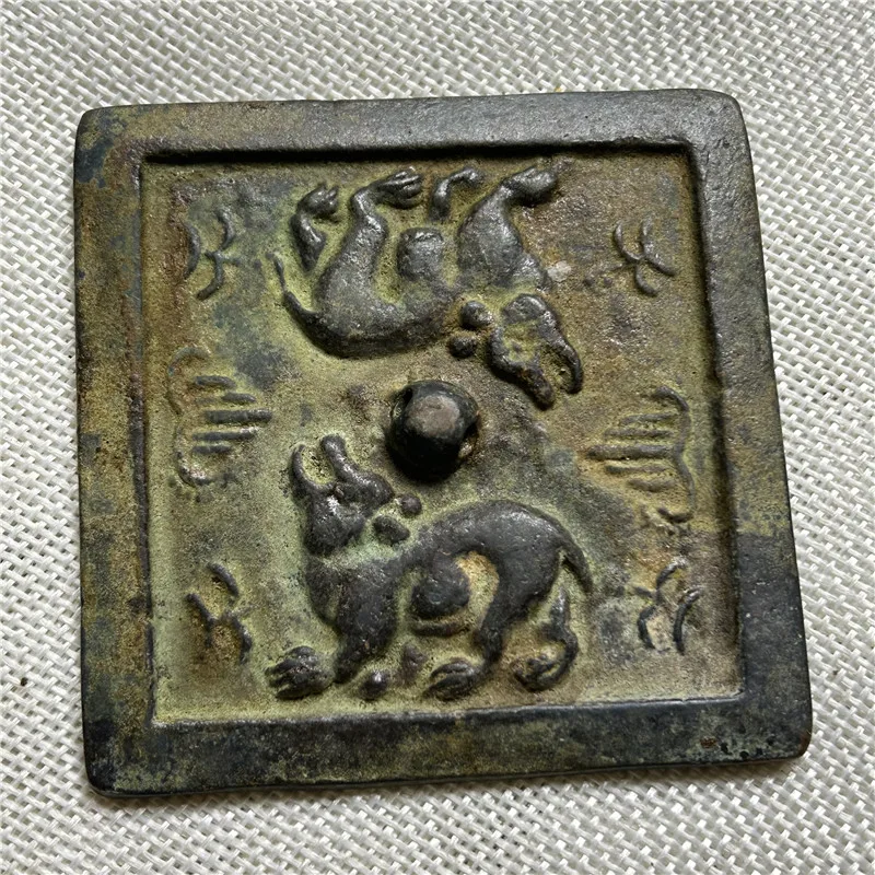 

Bronze Crafts: Han Dynasty Green Rust Bronze Mirror 1637, Thick and Thick Wrapped with Paste