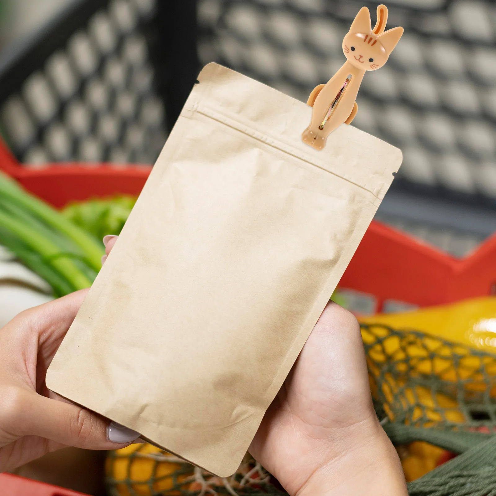 

4pcs Windproof Heavy Duty Plastic Household Sealing For Food Storage Bag Kitchen Office Use Cute Cartoon Design Strong Grip