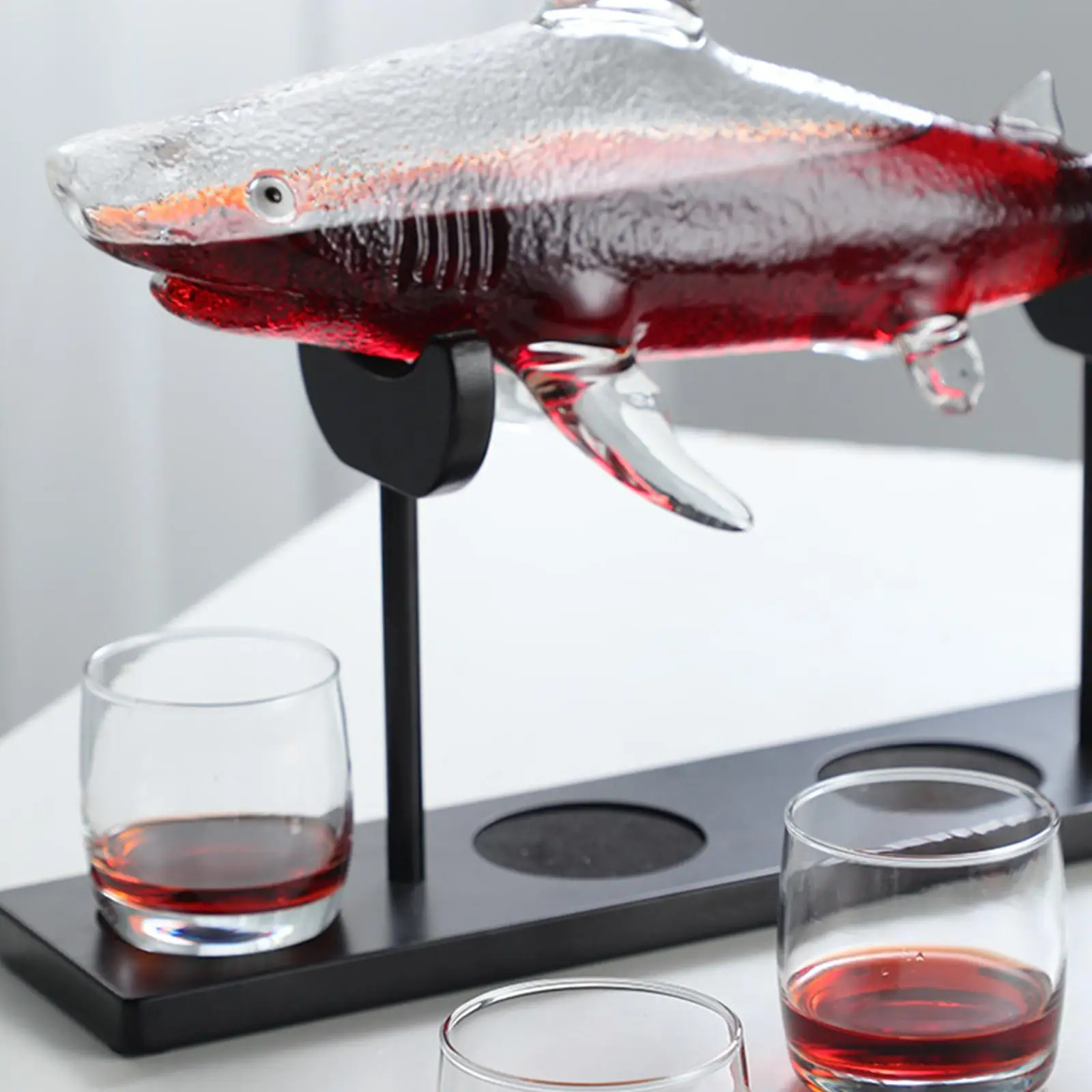 Wine Decanter Red Wine Aerator Shark Shaped Creative for Bar Artificially Blown Wine Separator
