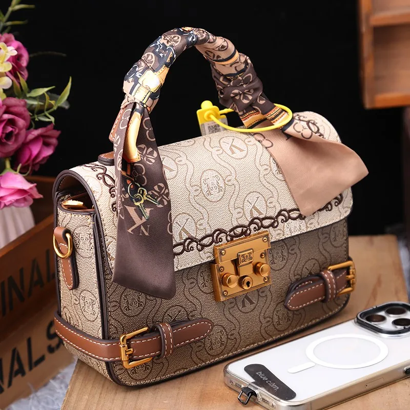 Women\'s handbag 2023 winter new senior designer leather fashionable retro foreign style one shoulder crossbody small square bag