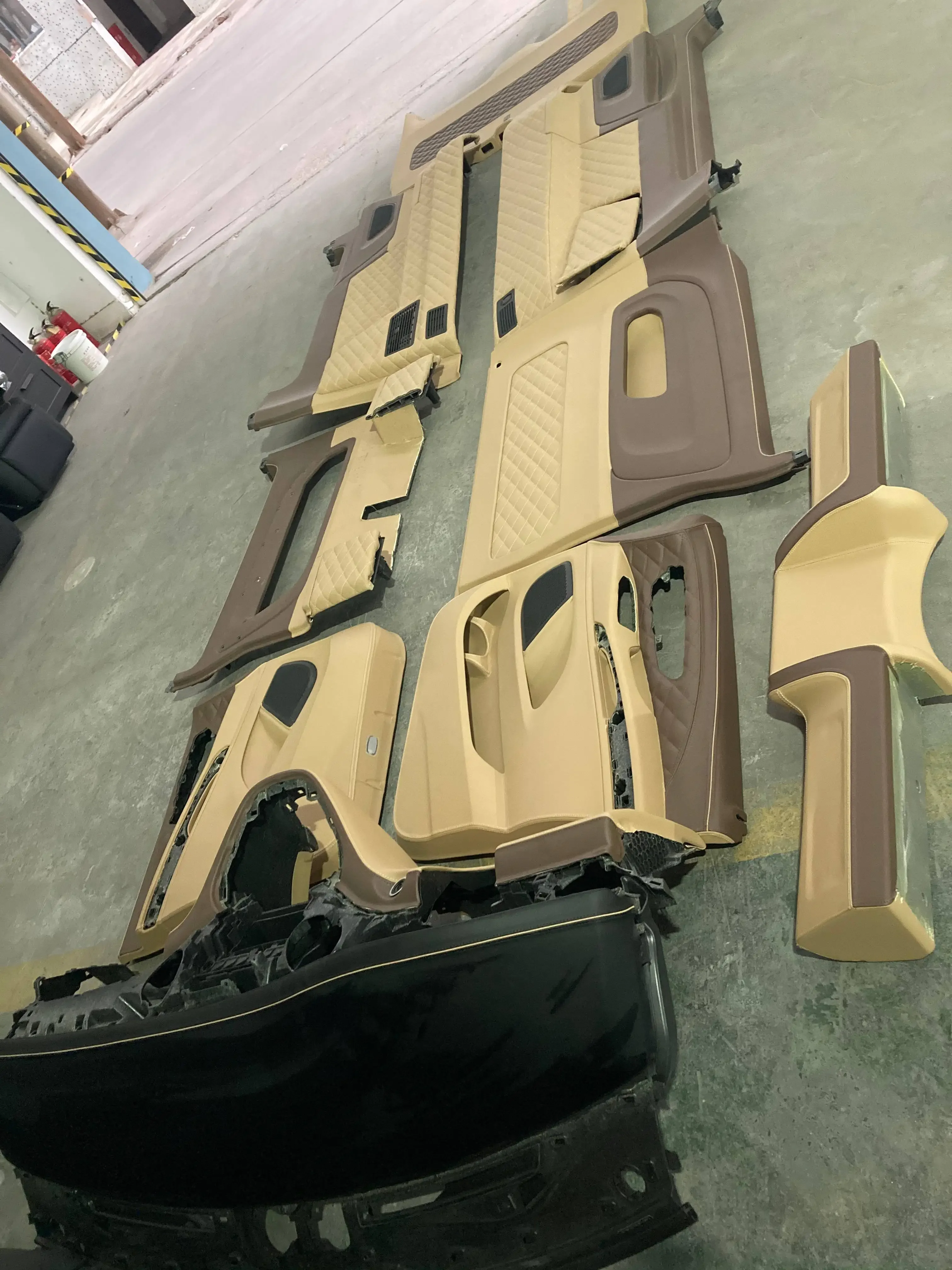 أجزاء ضبط السيارة مجموعة ترقية ملحقات السيارة الداخلية مع وحدة التحكم وباب الجدار الجانبي لـ Vito Vclass W447