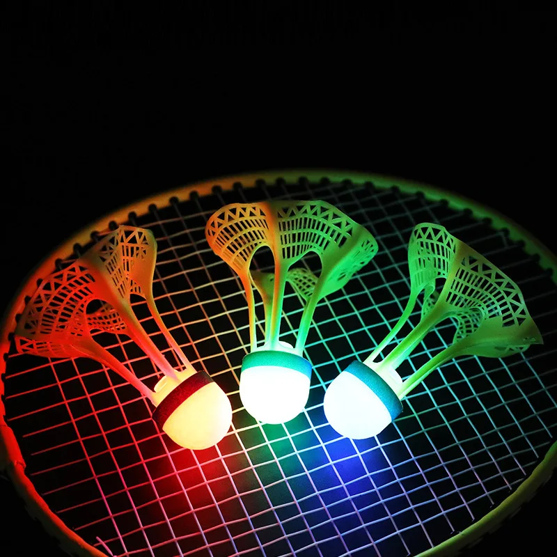 Leuchtende Badminton-Federbälle, leuchtende Nacht-Badmintonbälle, winddicht, langlebig, für das Training im Freien, im Dunkeln leuchtende Federbälle, 1/5 Stück