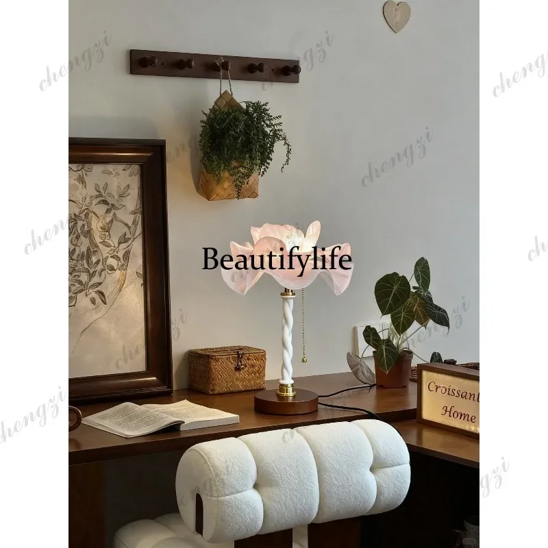 HR Table lamp French cream wind girl heart bedside night light new warm bedroom decorative light