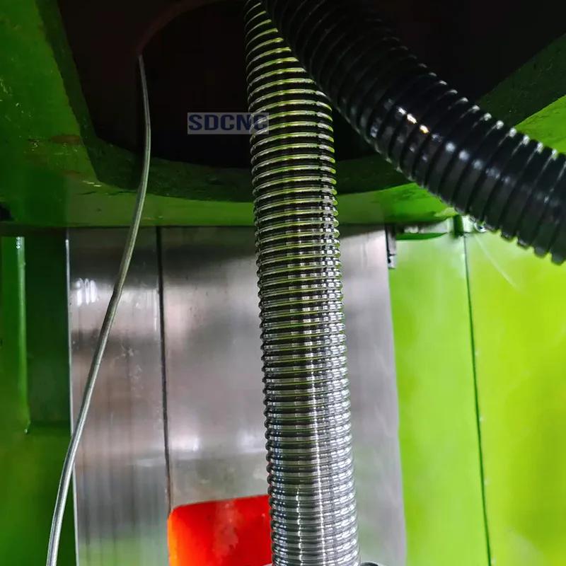 آلة طحن CNC عالية الجودة 5 محاور XK5032 نوع الركبة العمودي الجديد مع نظام التحكم GSK والمحرك