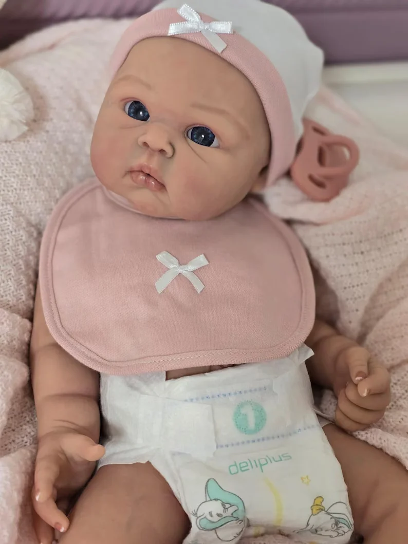 Lifelike Open Eyes Reborn Baby Doll, Made of Soft Silicone,18 Inch, lovely, with Random clothes, as a Birthday Gift for Children