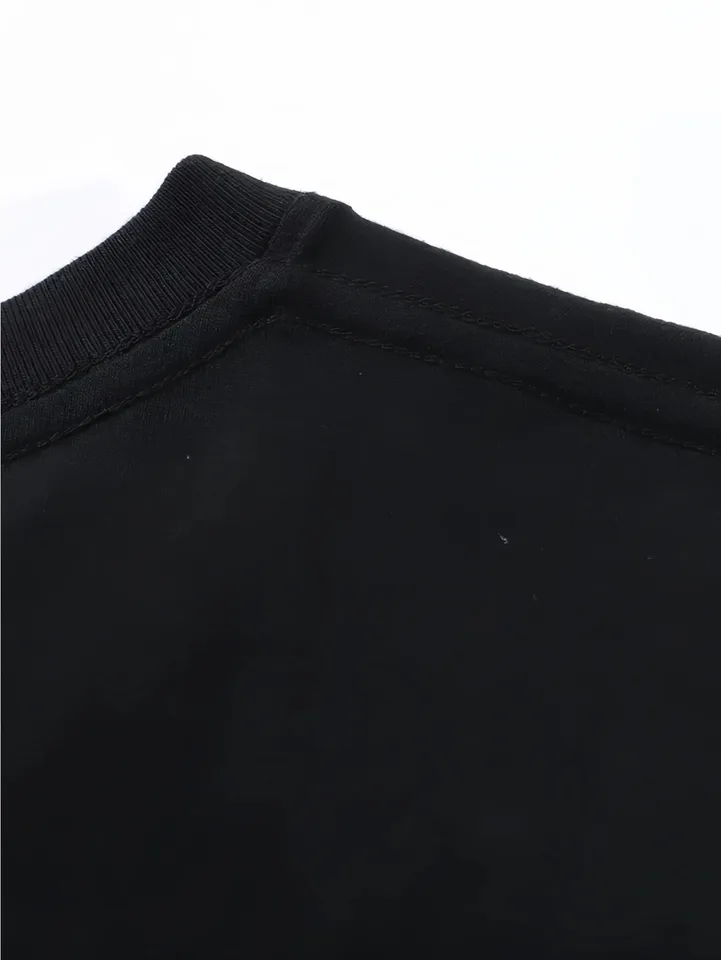Camiseta Negra de Entrenamiento para Hombre con Casco de Bombero y Texto en Francés 4