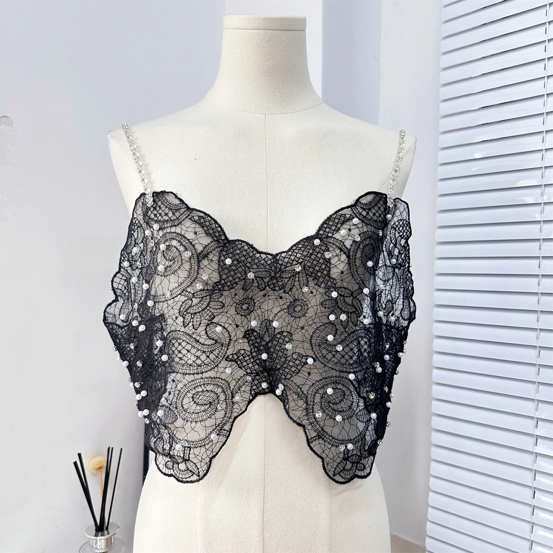 

Осенняя интернет-знаменитость, популярный бриллиантовый жемчуг, вышитая рыбой, шелковая сетчатая пряжа, короткий жилет на подтяжках, жилет для женщин