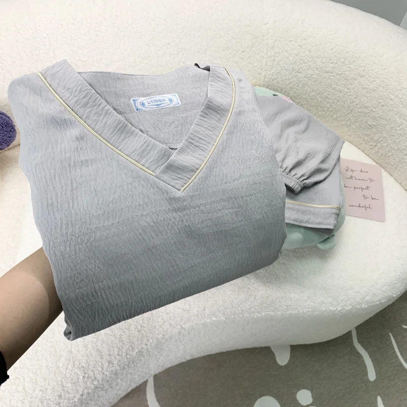 Novedad de verano 2025, pijamas cortos informales lisos para hombre, conjunto de pijamas sencillos de moda con cuello en V fino de estilo coreano para hombre