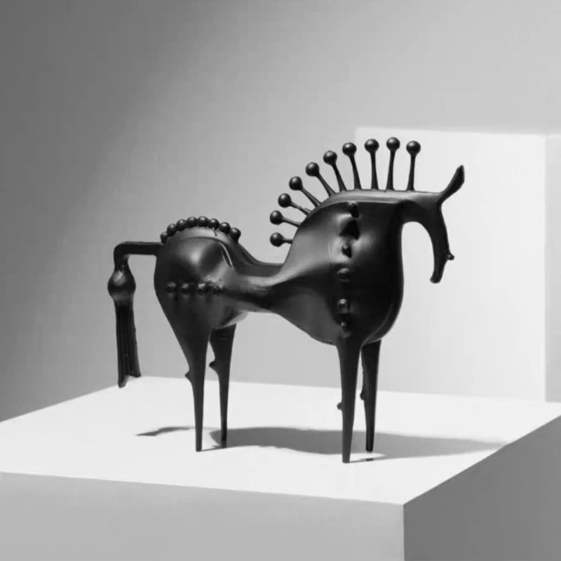 Abstract Miniatures Retro Simple Ironwork Miniatures Wabi Sabi Black Warhorse Resin Statue Household Decoration Crafts