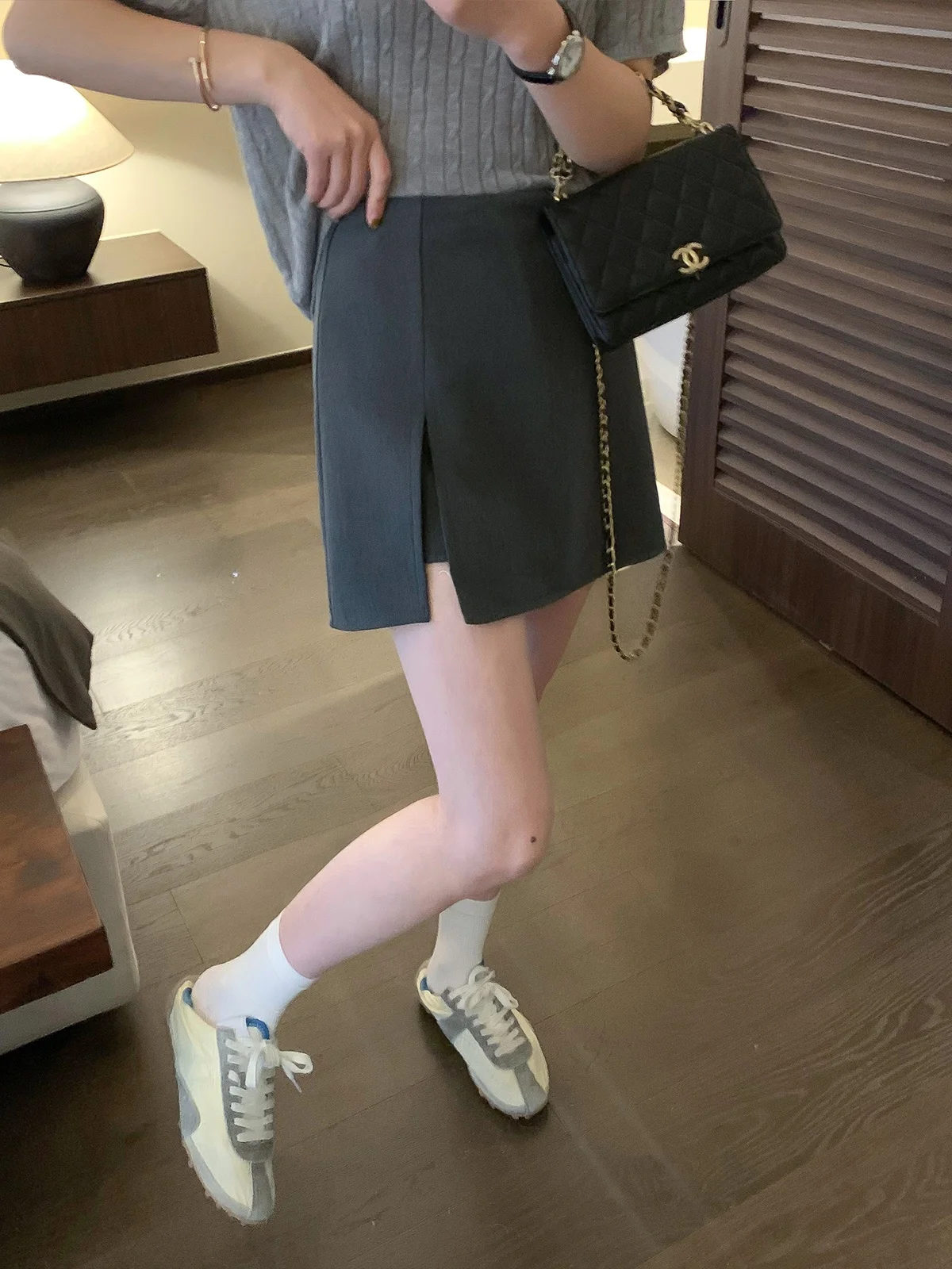 High Waist Side Slit Midi Skirt Women's  Color Versatile Commute Short Skirt Love Devil Fish Brand 2026 Spring Season