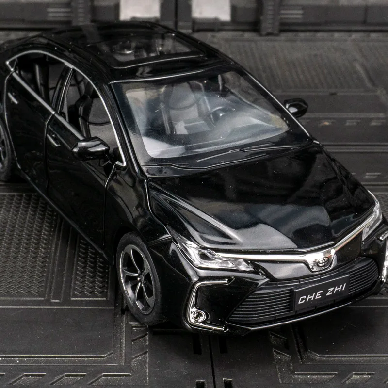 1:32 Toyota Corolla modelo de coche de aleación ornamento, puertas y capó del motor, el maletero se puede abrir para juguetes para niños