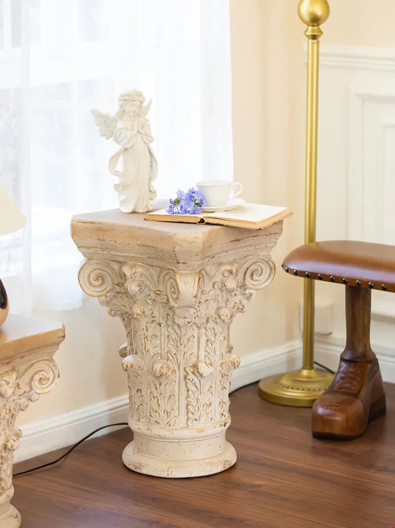 Harvest cabin: Nordic garden, ancient Roman columns, floor ornaments, living room corner tables
