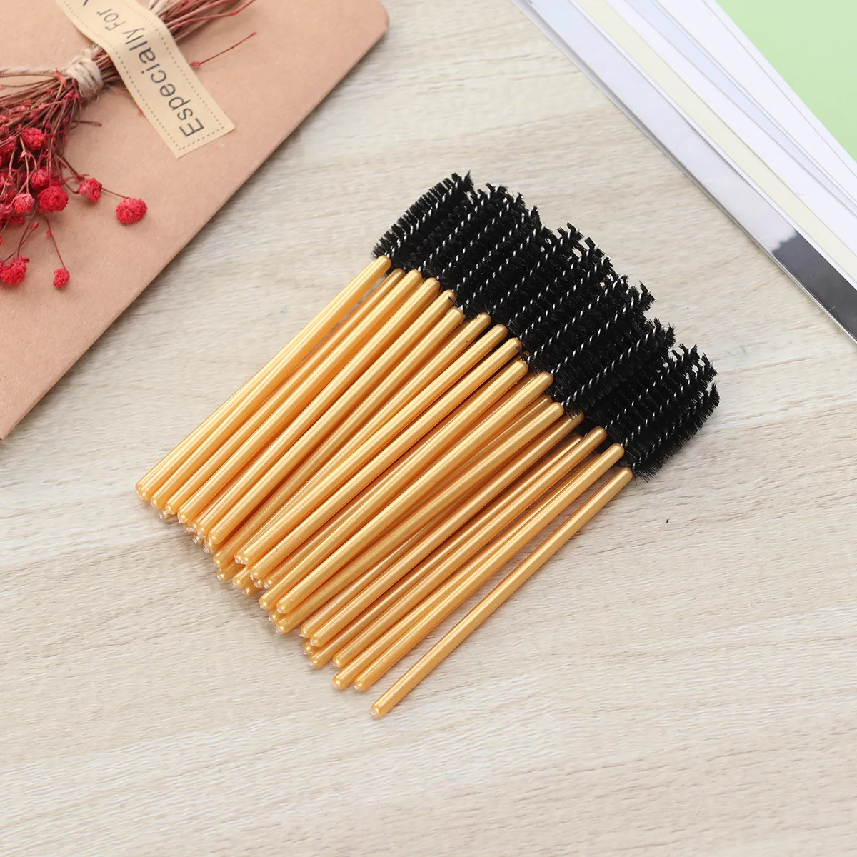 50 Stuks Wegwerp Wimper Mascara Wand Applicator Gekleurde Make-Up Portable Wimper Volume (Gouden Staaf, Zwarte Borstel)