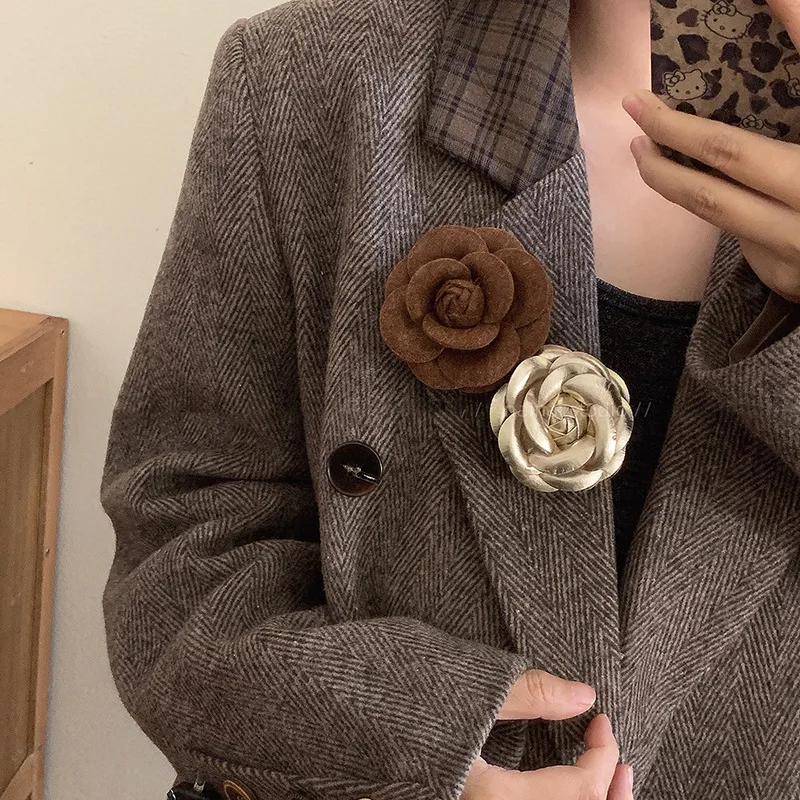 Women's Fashion Camellia Flower Brooches Pins Vintage Leather Flocking Corsage Brooch Female Male Scarf Suit Clothes Accessories