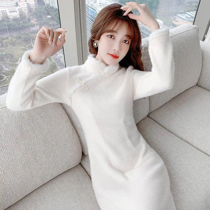 

Small Fragrant Wind White Thick Section Cheongsam Modified Collar Dress Female Knitted Bottoming Medium-length A-line Type