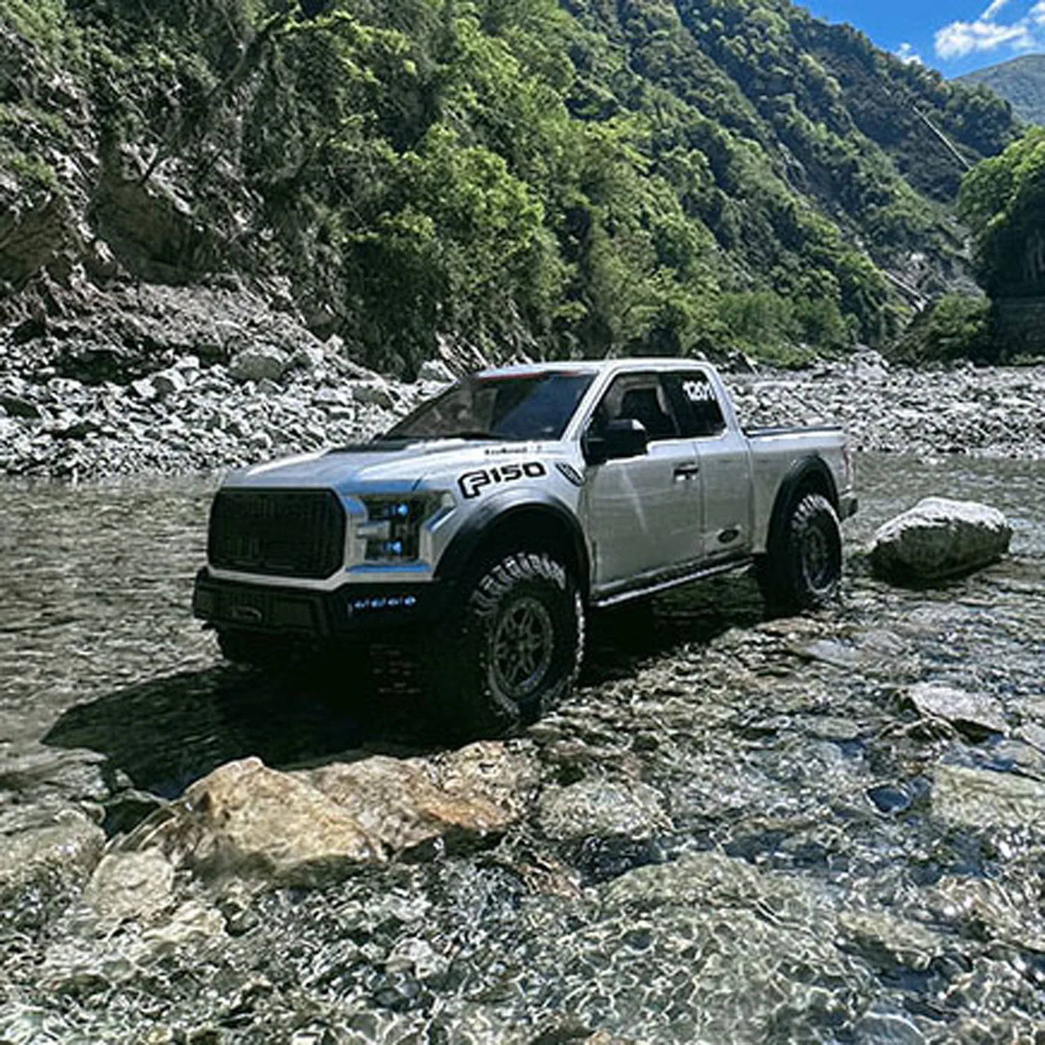 RCピックアップトラック F150 電動 1/8 クローラーカー 2速 2.4Gリモートコントロール オフロード車 4WDアクスルロック ライト おもちゃ モデル ギフト