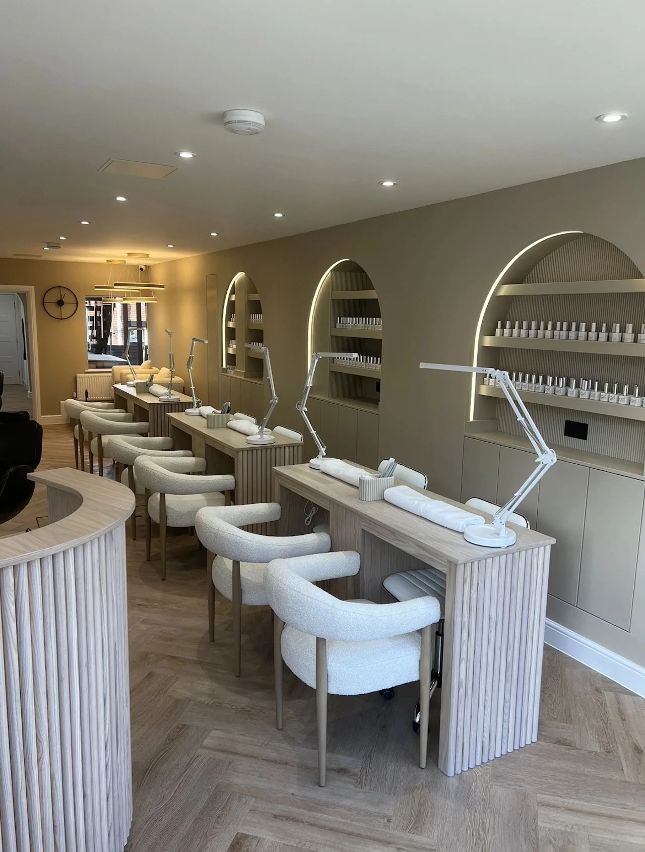 Custom Nails Salon Equipment Solid Wood Led Light Nail Tech Table with Dust Collector Salon Manicure Desk and Chair for Sale