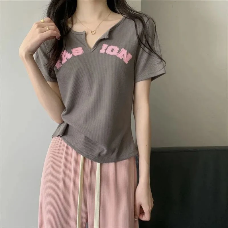 Tops cortos con estampado de letras y cuello en V para mujer, ropa de verano, camisetas coreanas juveniles de manga corta lisas que combinan con todo, moda informal