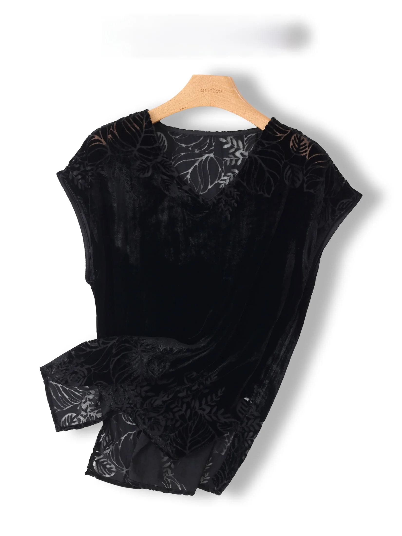 

Ladies' Vintage Velvet Floral Embroidery Loose Short Sleeve V-Neck T-Shirt Fashionable Base Shirt Top Trendy Commute Wear