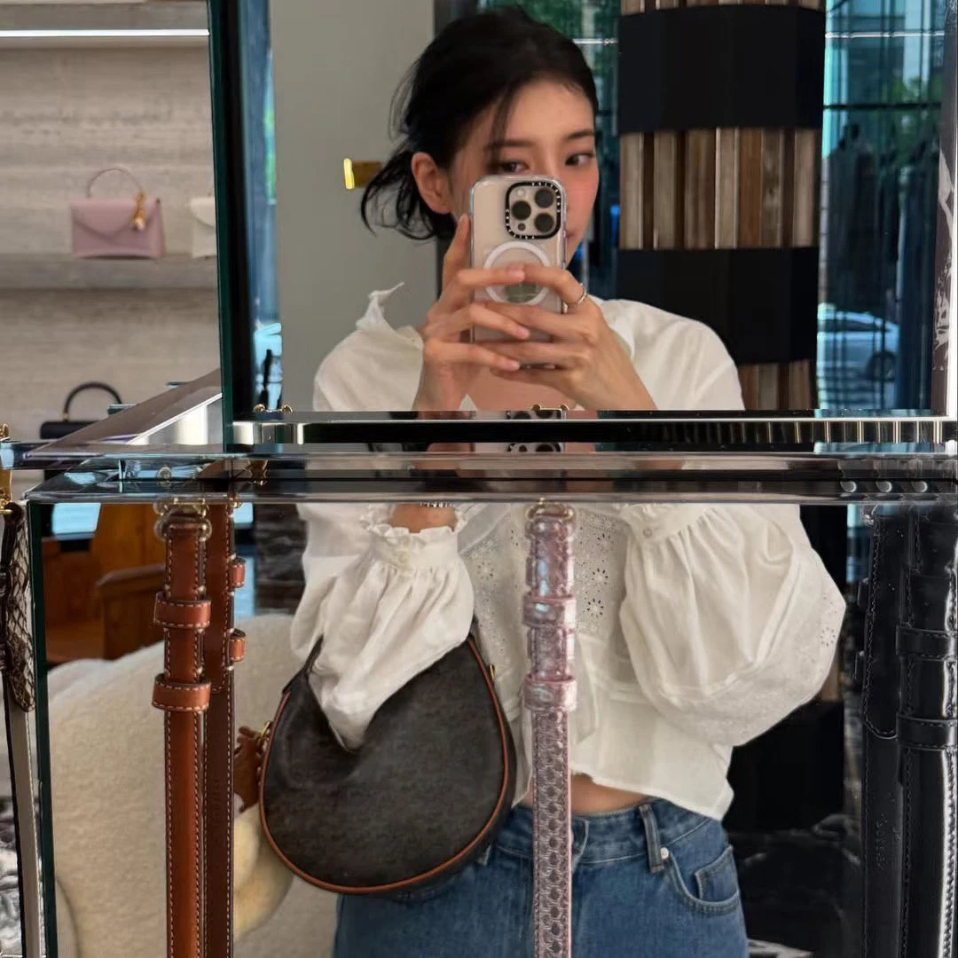 

Antique Lace Trim Embroidered Long Sve irt Lantern Sve Women's Cotton Breathable V-ne ort Length Button Closure