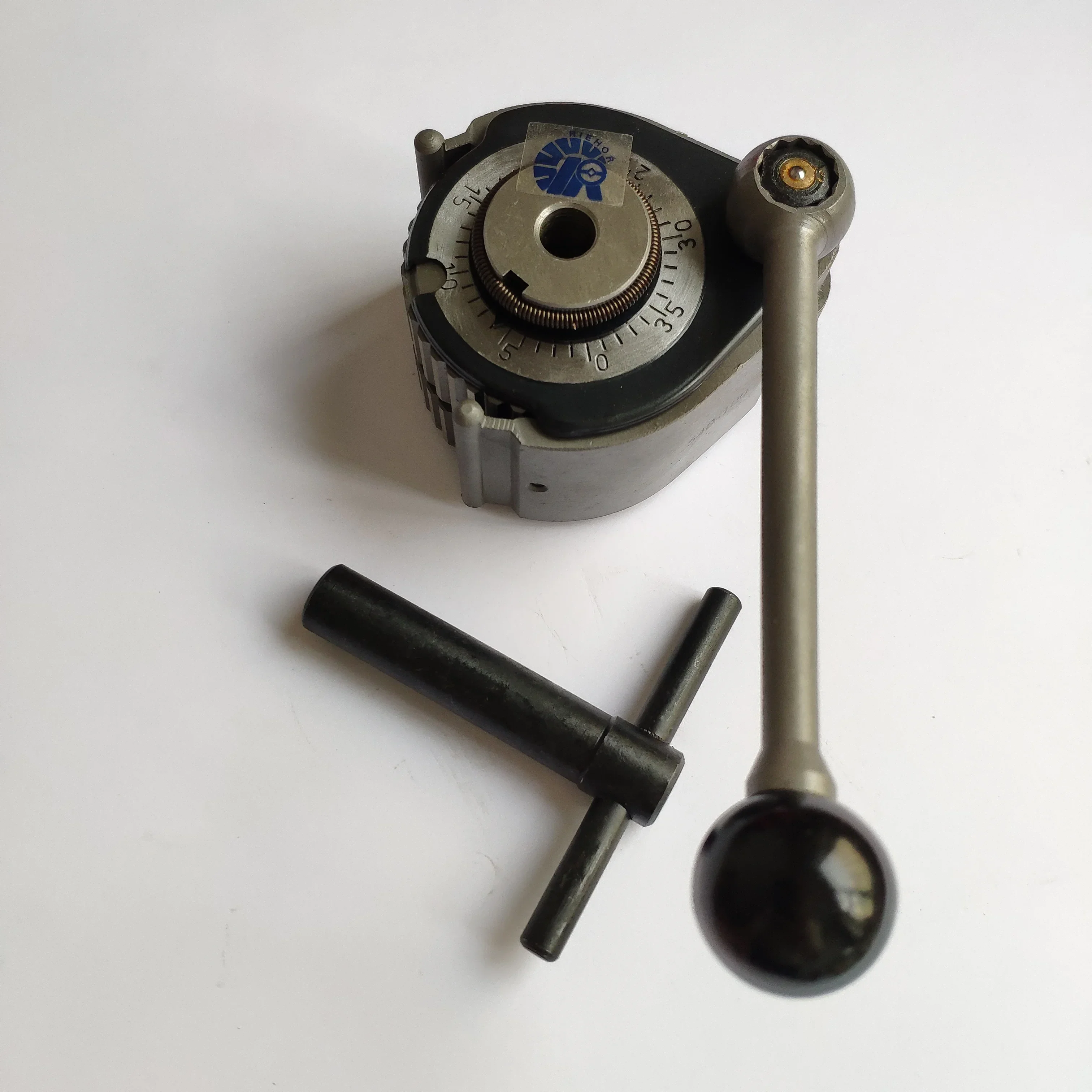 TOOA1 40-Position Quick Change Tool Post  set Lathe Swing 150-300mm,European style, contain 5pcs: 1pcs tool post  4pcs holder