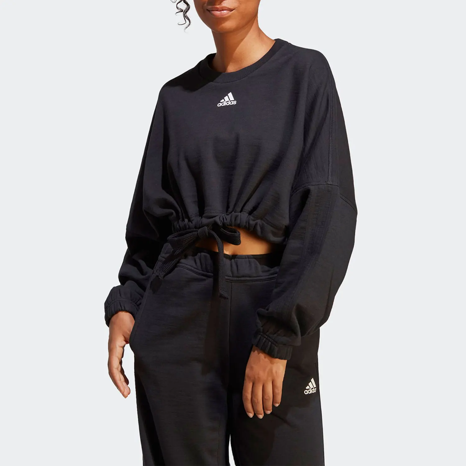 

Adidas genuine New Women's Training Casual Round Neck Pullover IC6624