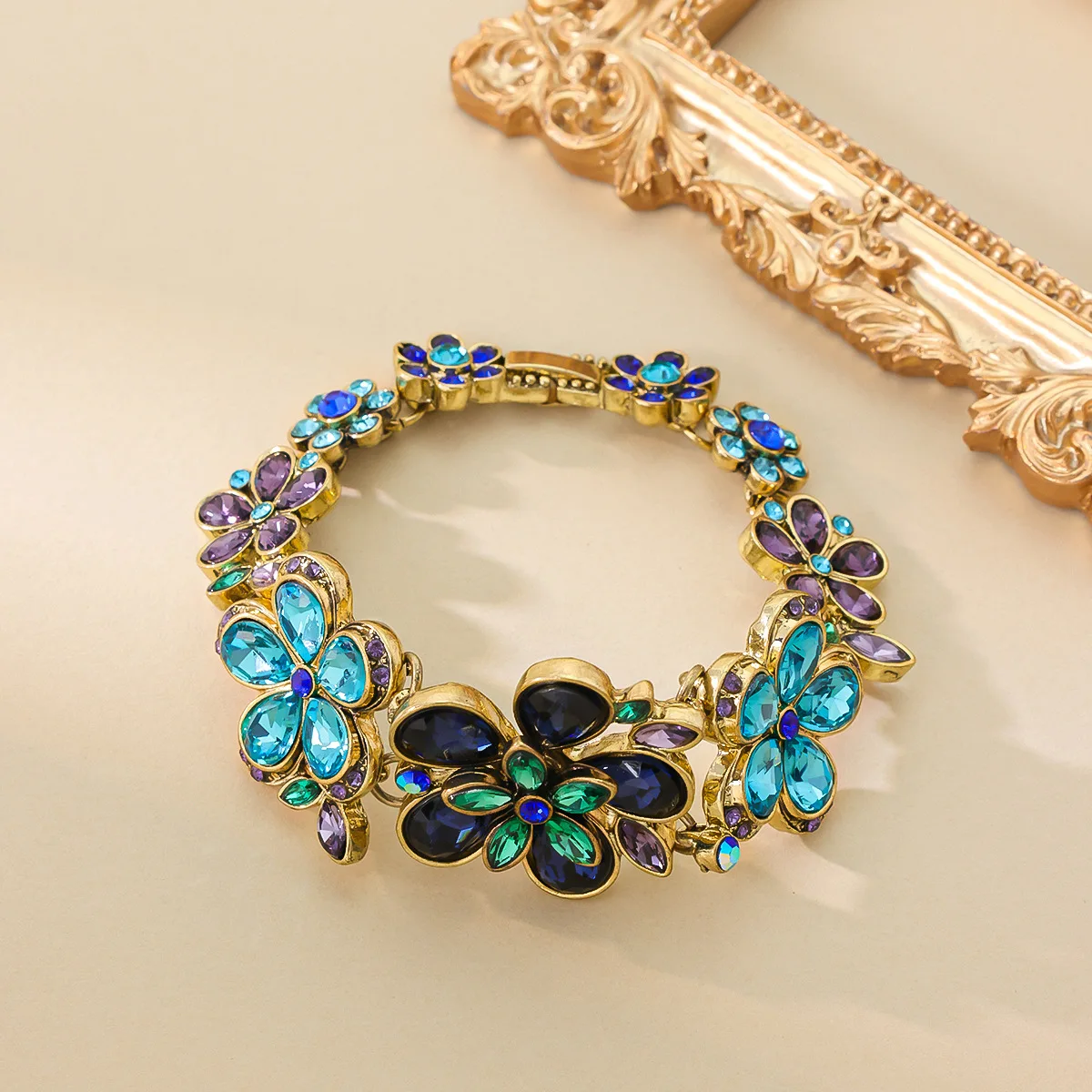 

Винтажный легкий роскошный высококачественный дизайн, медь, инкрустированный полным бриллиантом и цирконом, красочный браслет с четырьмя листами клевера