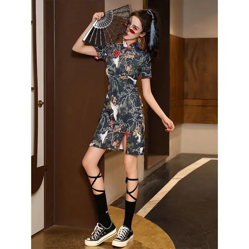 

Cheongsam с короткими рукавами и принтом журавля, новинка 2025, летнее платье для девочек, современное винтажное короткое летнее элегантное платье Ципао в китайском стиле для женщин