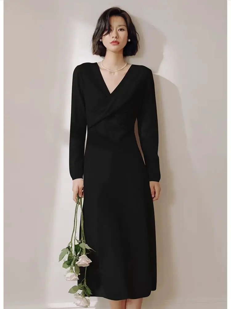 MiiiiX Francuska elegancka sukienka z dzianiny Kobiety 2024 Jesień Smukły dekolt w szpic Proste podstawy Koszula Sweter Sukienka Odzież damska