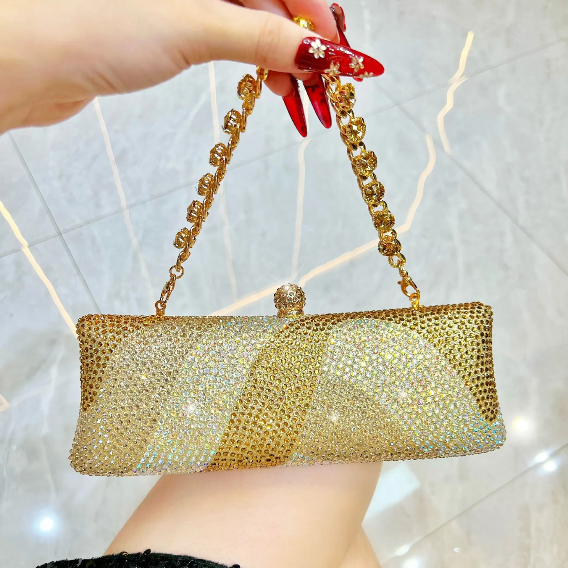 

Diamond-encrusted Handbag Creative High-end Unique Ladies Chain Handheld Evening Bag