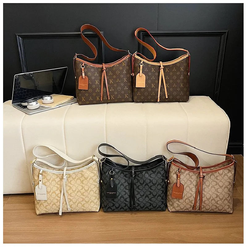 حقيبة كروس نسائية عصرية مصنوعة من الجلد المنقوش مع مظهر يومي أنيق مستوحى من باريس #1