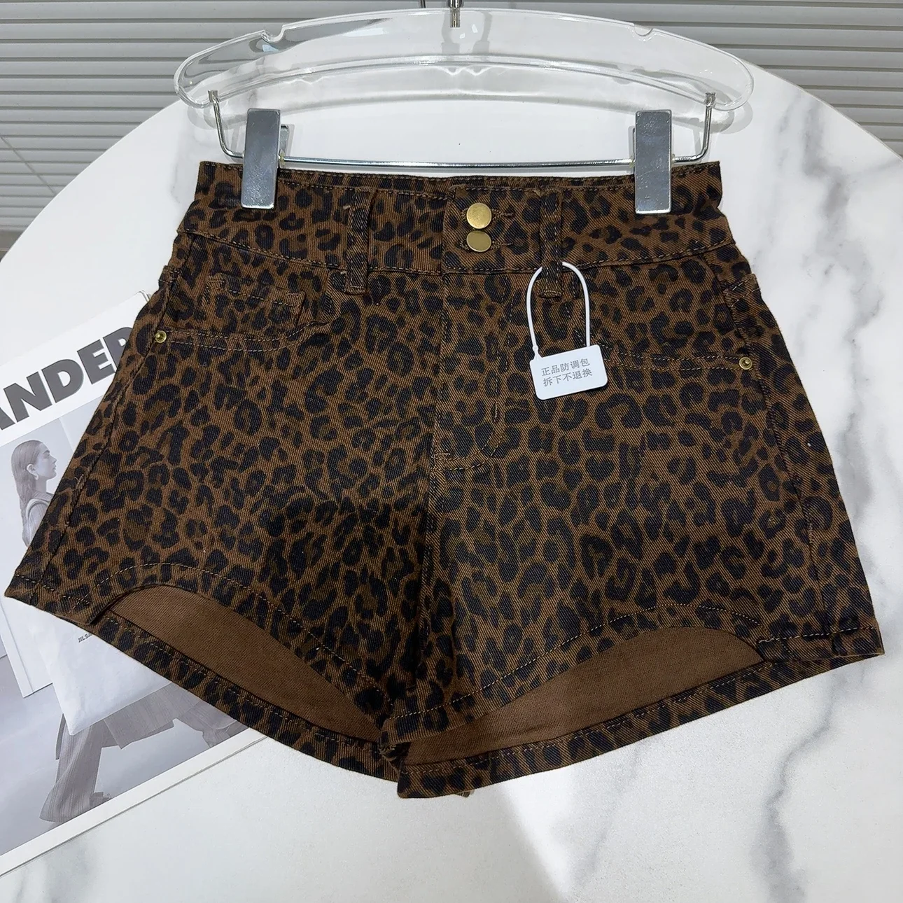 2024 Autumn New Street Cool Spice Leopard Print Color Curved Trousers Three-point Denim Shorts for Women