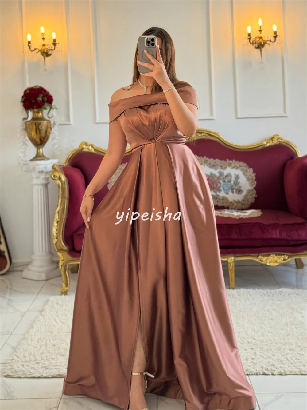 Sukienki druhen w stylu nowoczesnym z marszczeniami i plisami, eleganckie retro sukienki na studniówkę z odkrytymi ramionami, długość do podłogi.