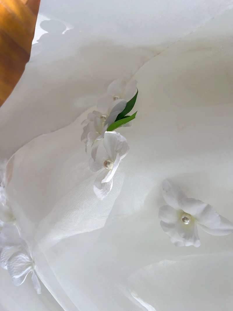 

Sweet Ele Pink Age-Defng Strapl Top with White Embroidered Flower Me Long Skirt Holiday Outfit Korean Sle High W...