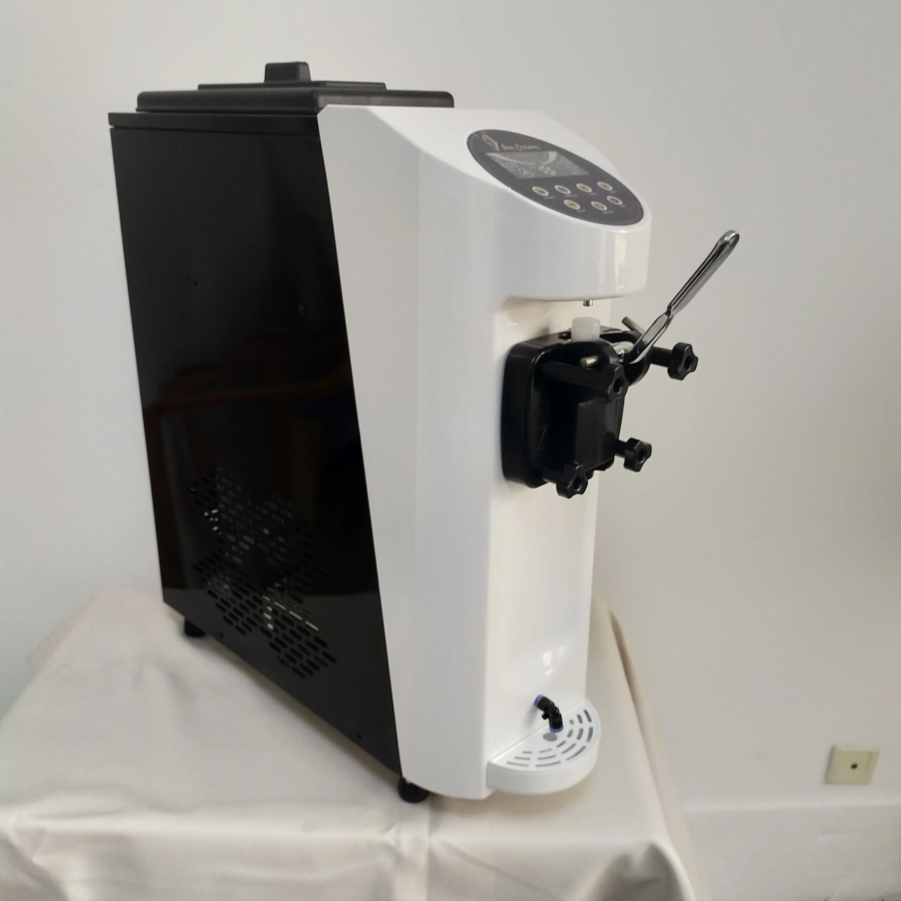 

Commercial Small Automatic Ice Cream Machine Desktop Single Head Cone Ice Cream Machine